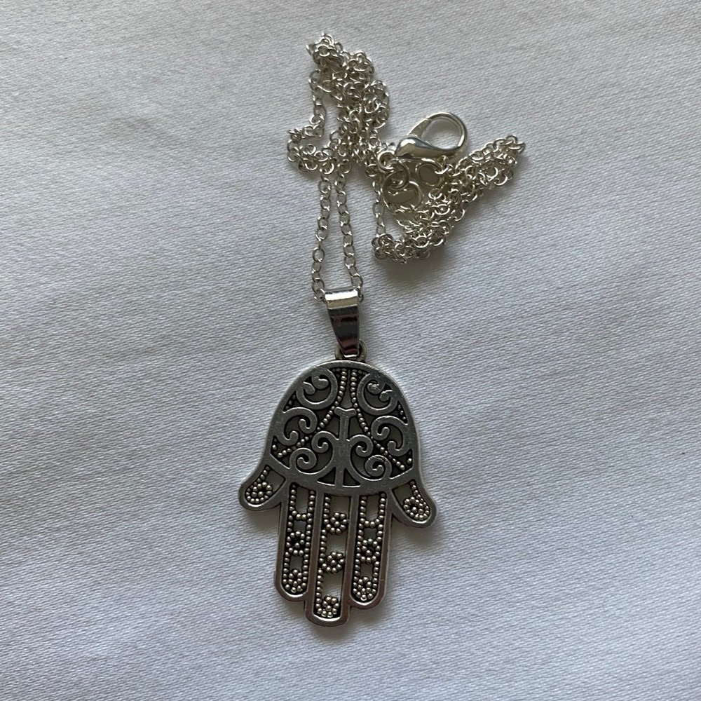 hamsa hand necklace